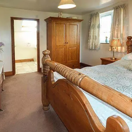 Golden Hill * Haxby